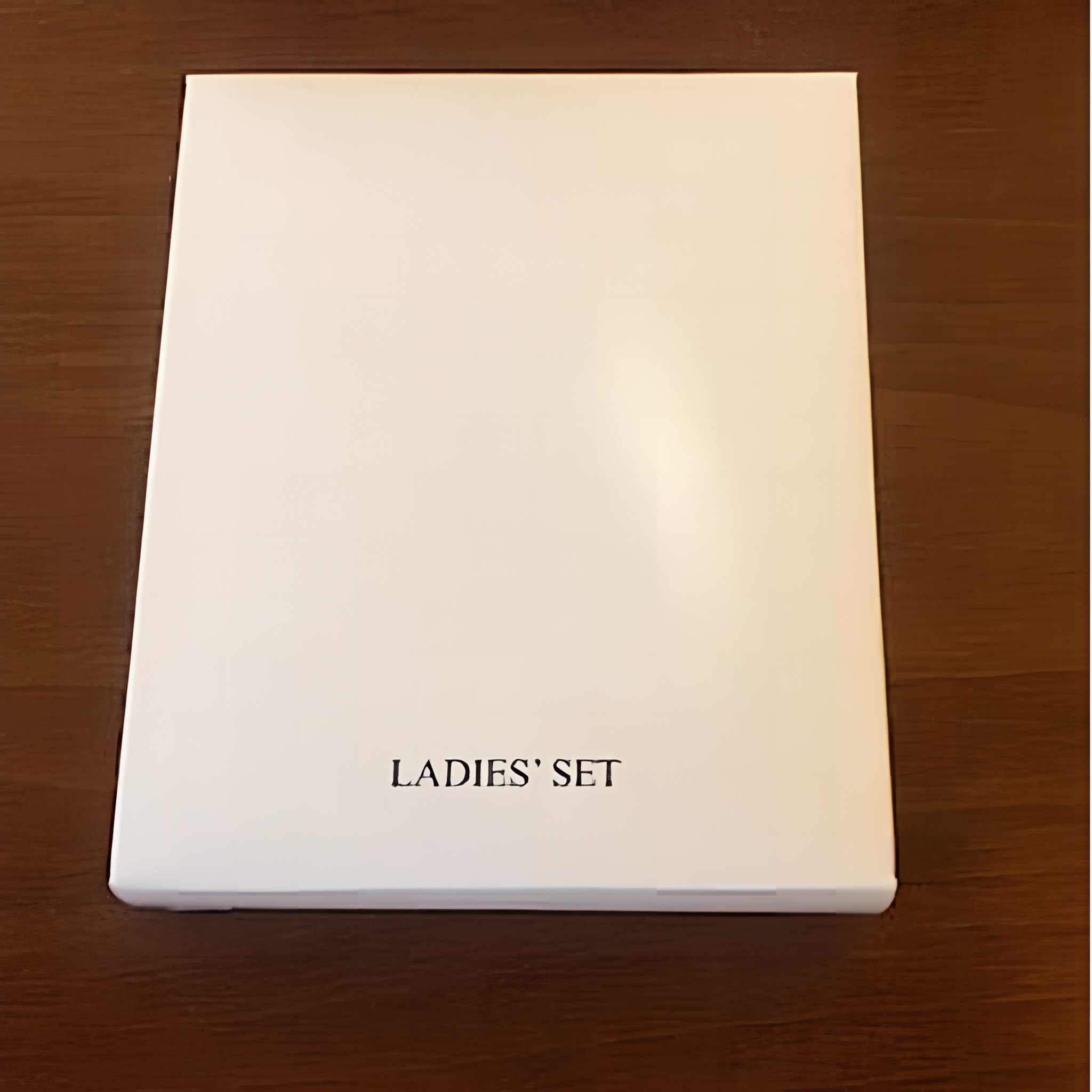 n_ik Női készlet fehér szögletes kartonban