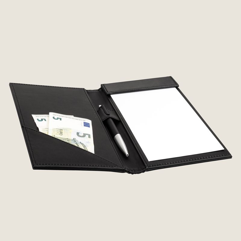 The Londoner, Bill Presenter, black