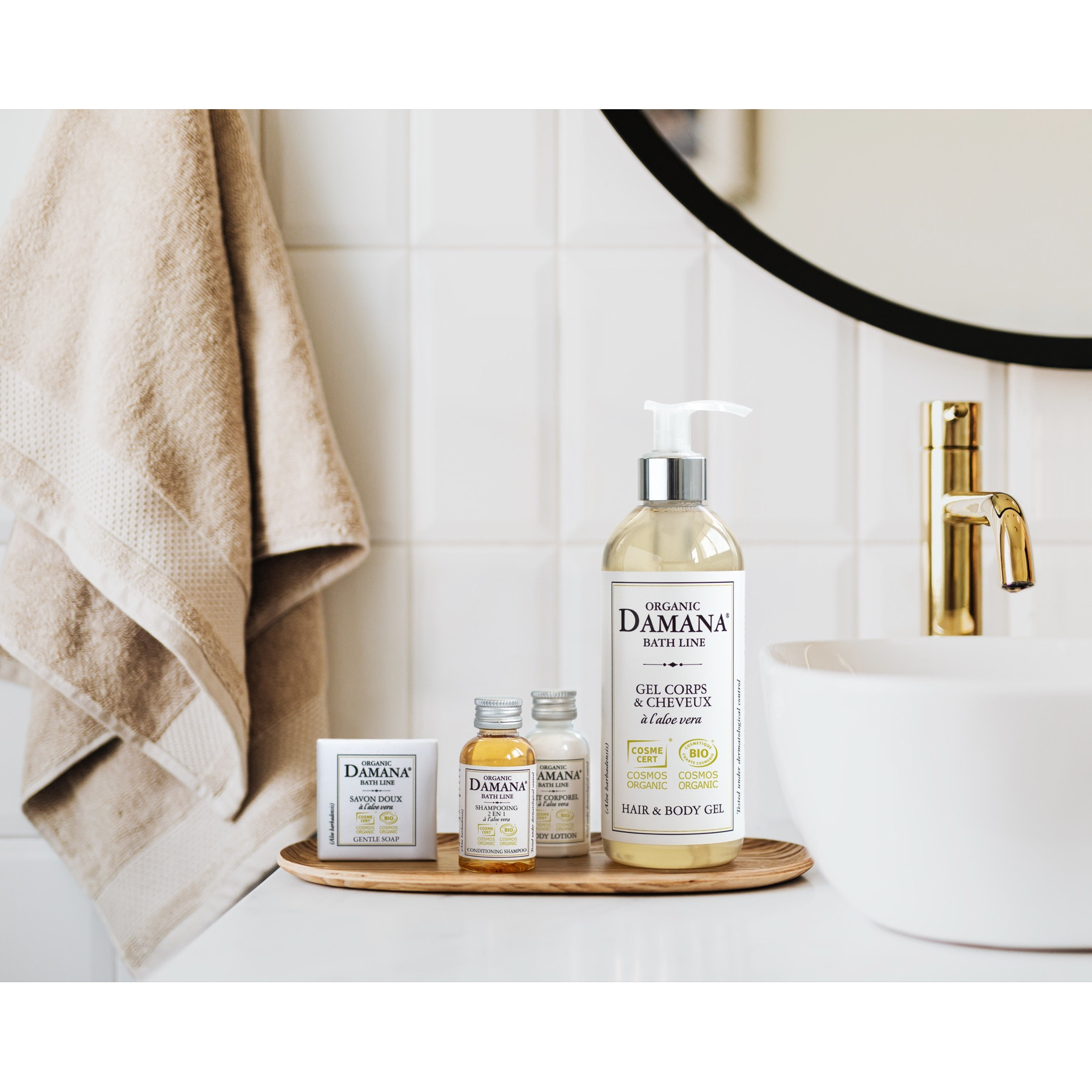 Damana Organic Bath Line szállodai mosdón, a csomagoláson látható COSMOS ORGANIC jelölés