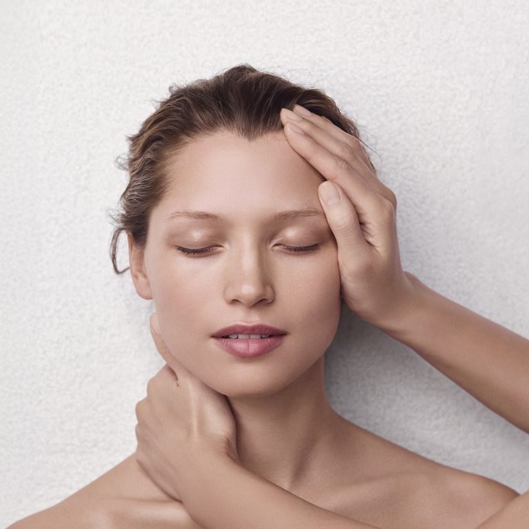 Pihenő vendég a Clarins spa-világában