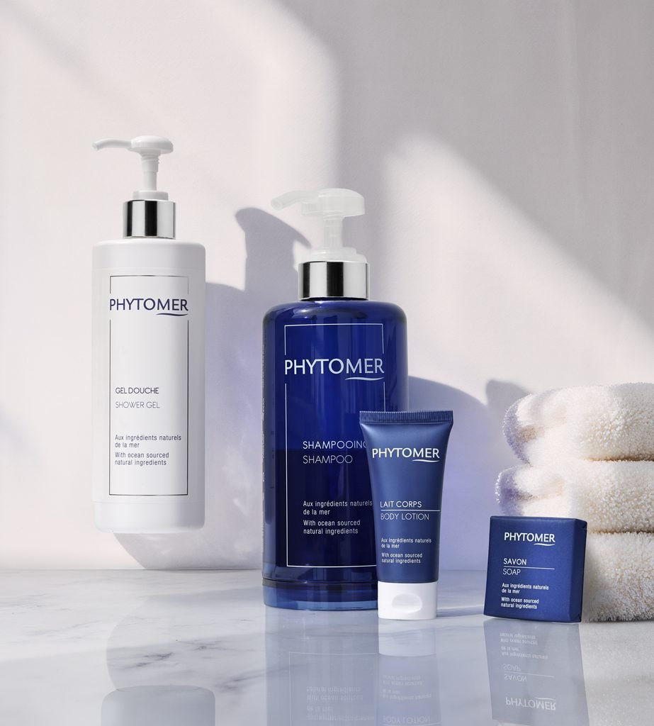 Phytomer Hotel Collection termékek világos fürdőszobai kompozícióban