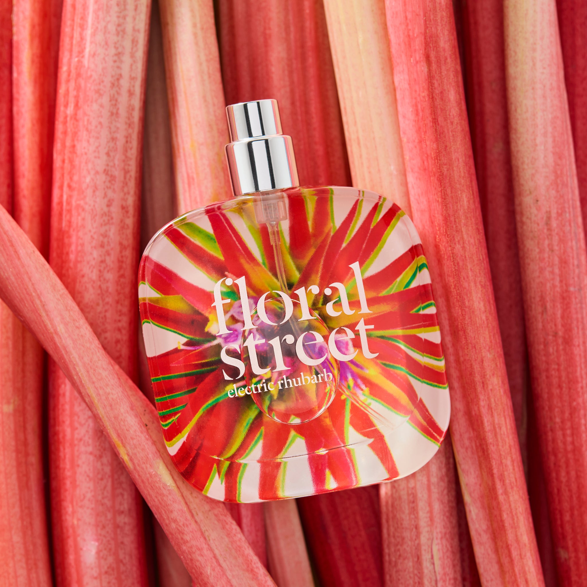 Electric Rhubarb parfüm rebarbaraszárak között