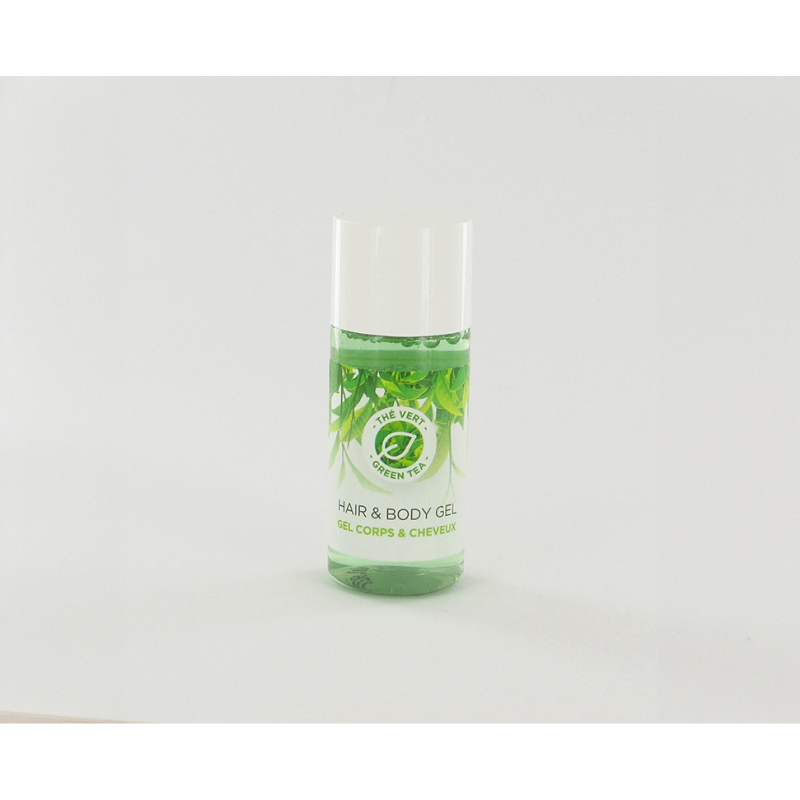 Green Tea 25 ml-es vendégflakon lágy, világos fürdőszobai fényben