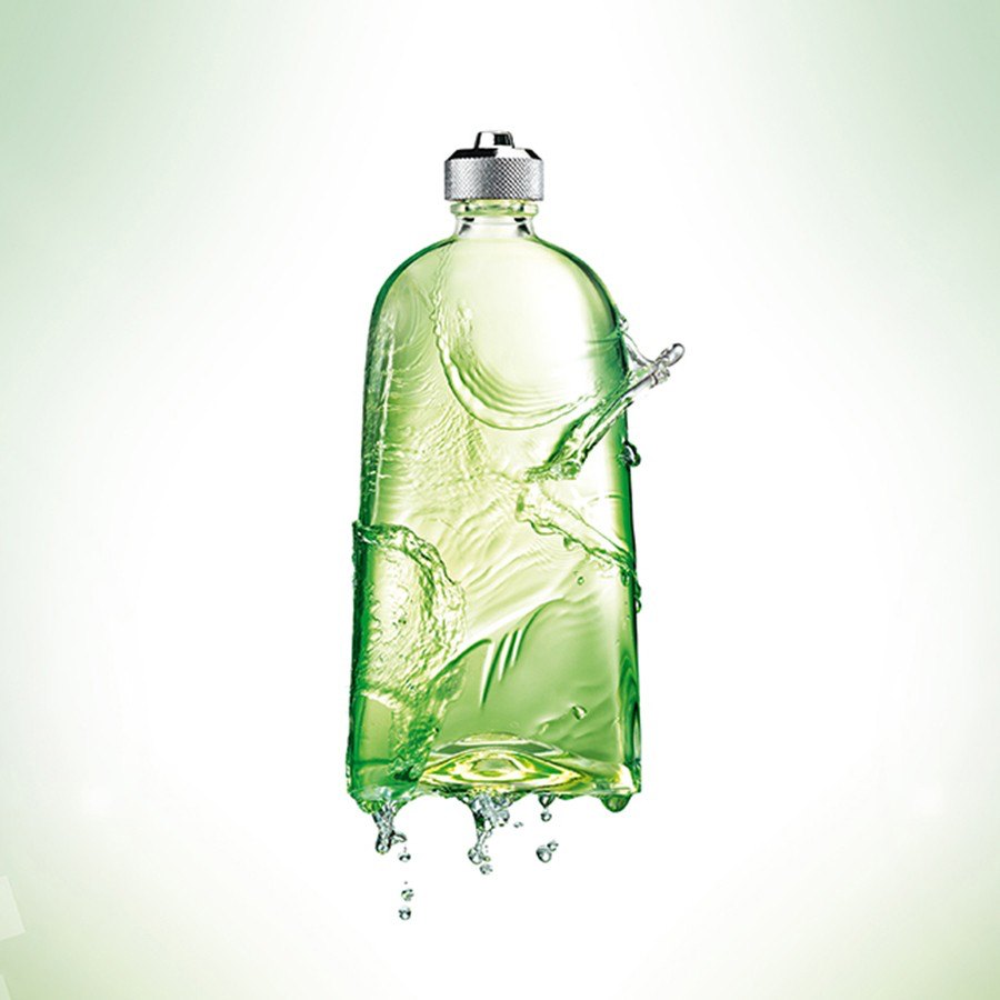 Mugler Cologne flakon vízbe merülve