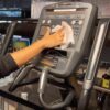 wet-wipes-eco-hasznalat-kozben Wet Wipes Eco törlőkendő használat közben, eszköz tisztításánál